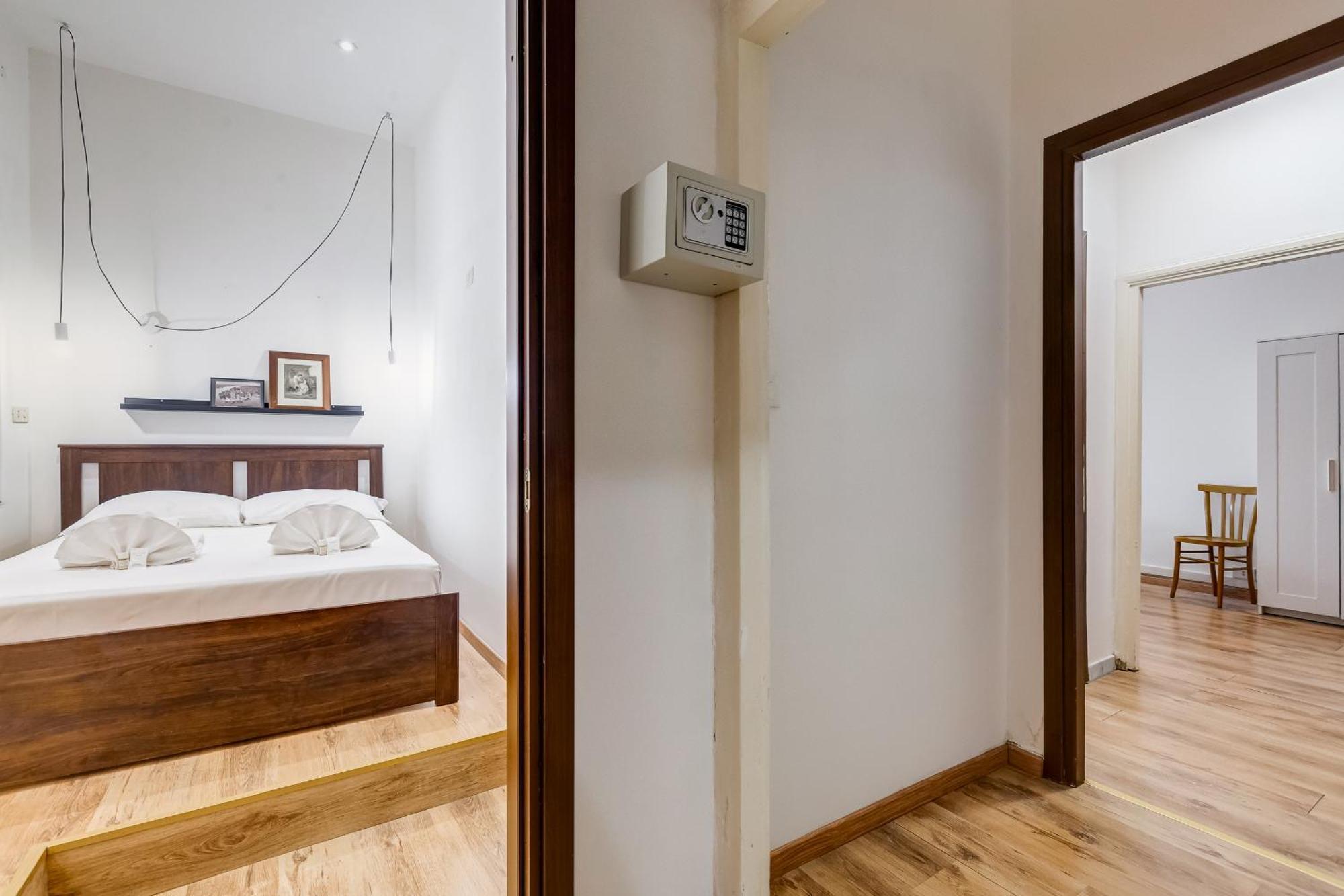 Relais Rome - Opera House Apartment Bagian luar foto